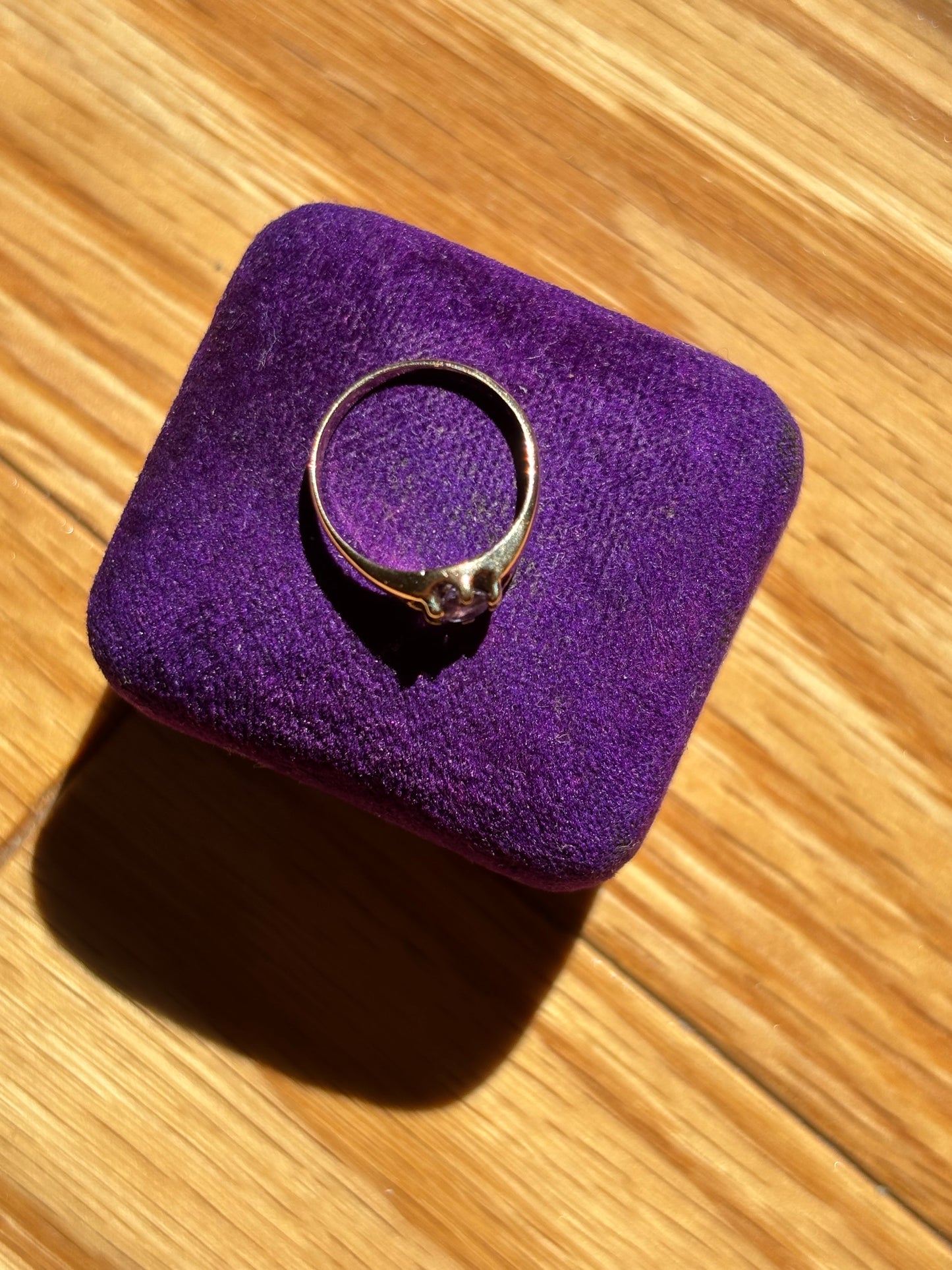 Vintage, 10K Gold Colour-Changing Sapphire Ring