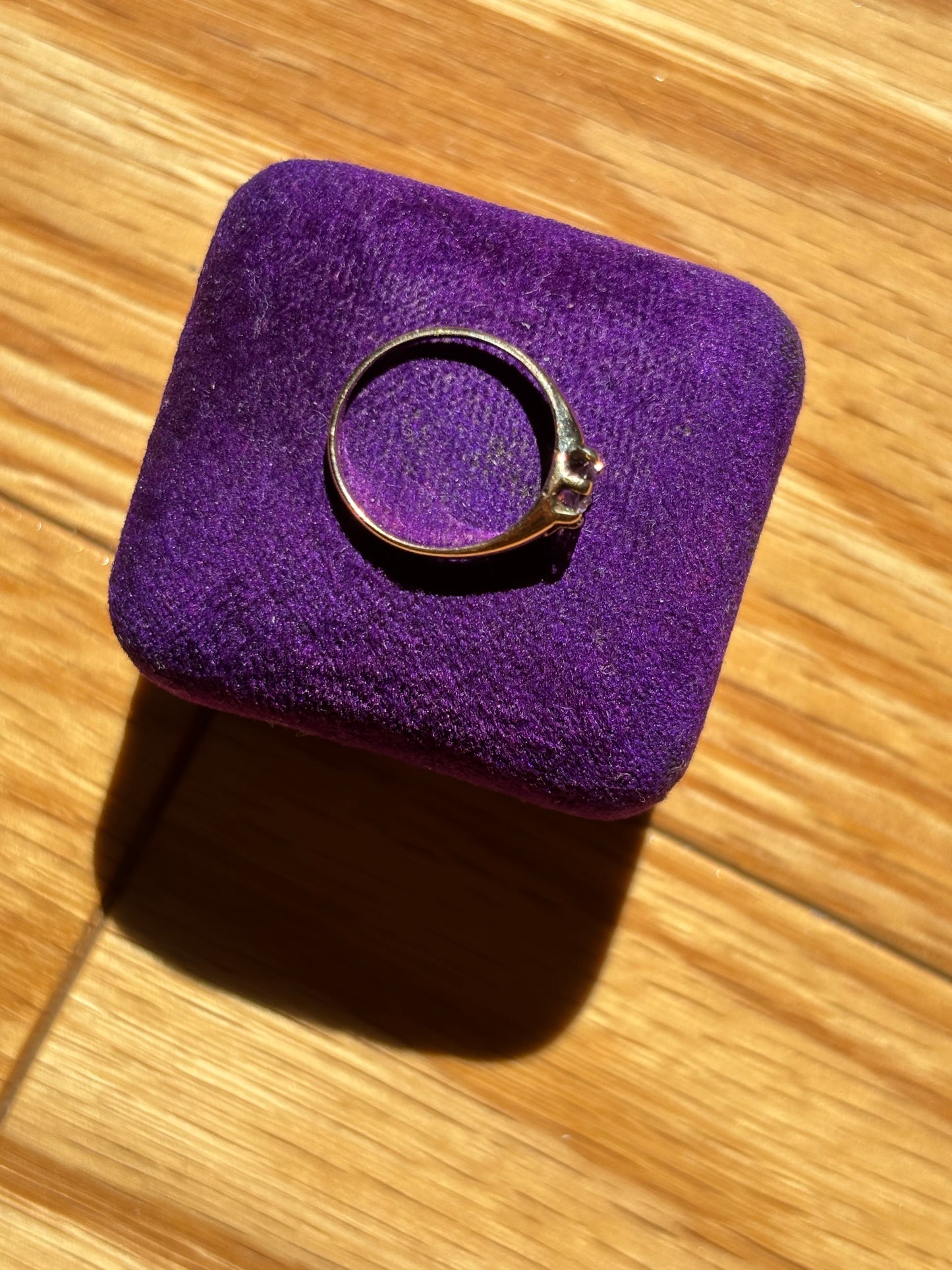 Vintage, 10K Gold Colour-Changing Sapphire Ring