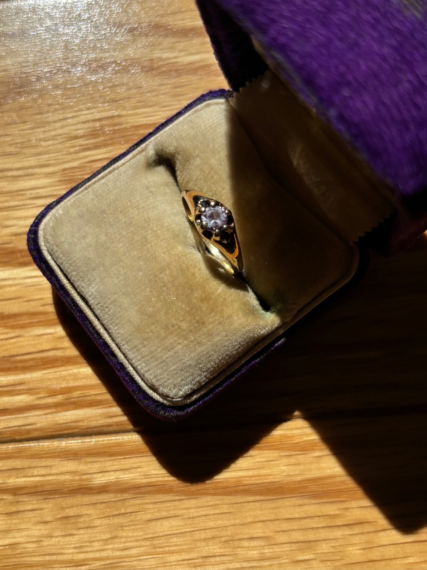 Vintage, 10K Gold Colour-Changing Sapphire Ring